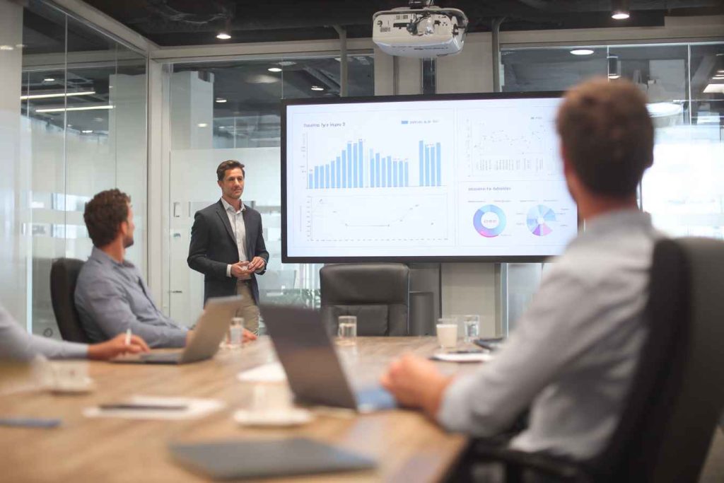 hr-team-discussing-equal-pay-compliance